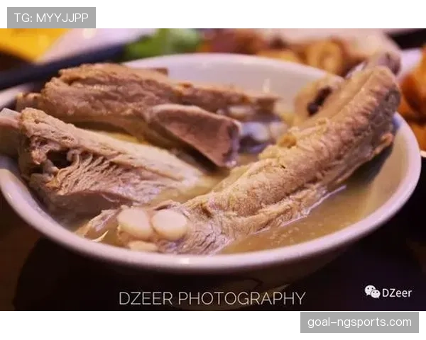 潘展乐今天的早餐照也太贵气了吧，桌上那几盒名牌看得我怀疑人生